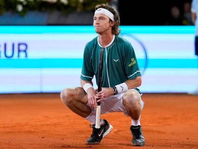 期间形象受 期间形象受